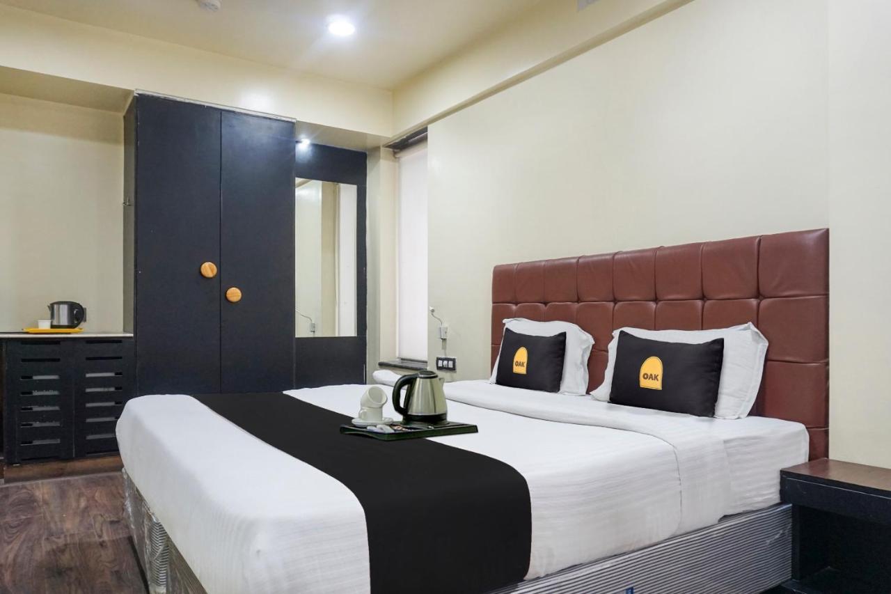 Super Townhouse Oak Sr Hotel Wakad Pune Exterior photo