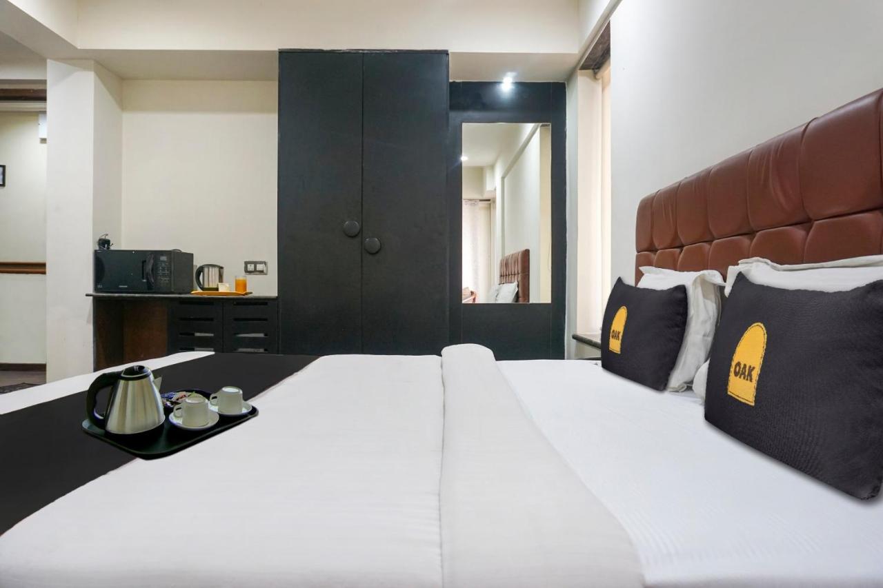 Super Townhouse Oak Sr Hotel Wakad Pune Exterior photo