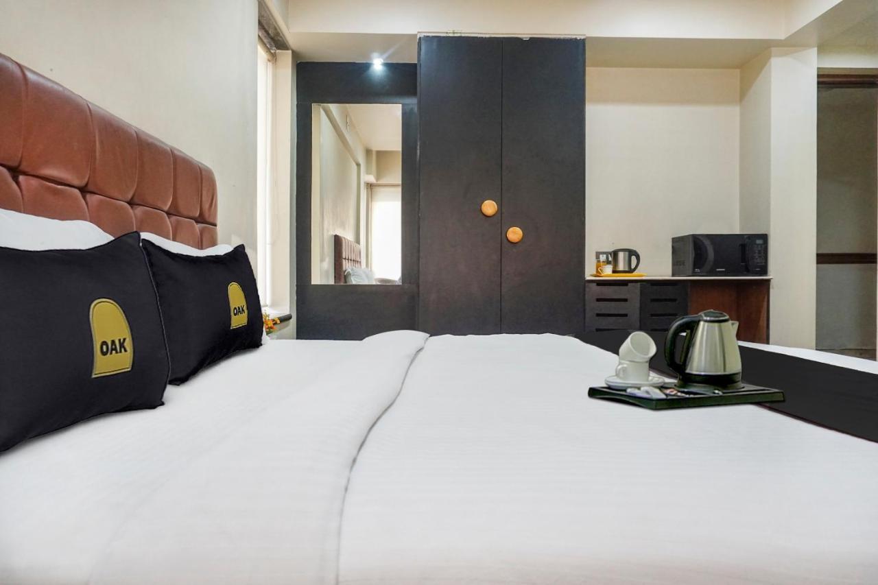 Super Townhouse Oak Sr Hotel Wakad Pune Exterior photo