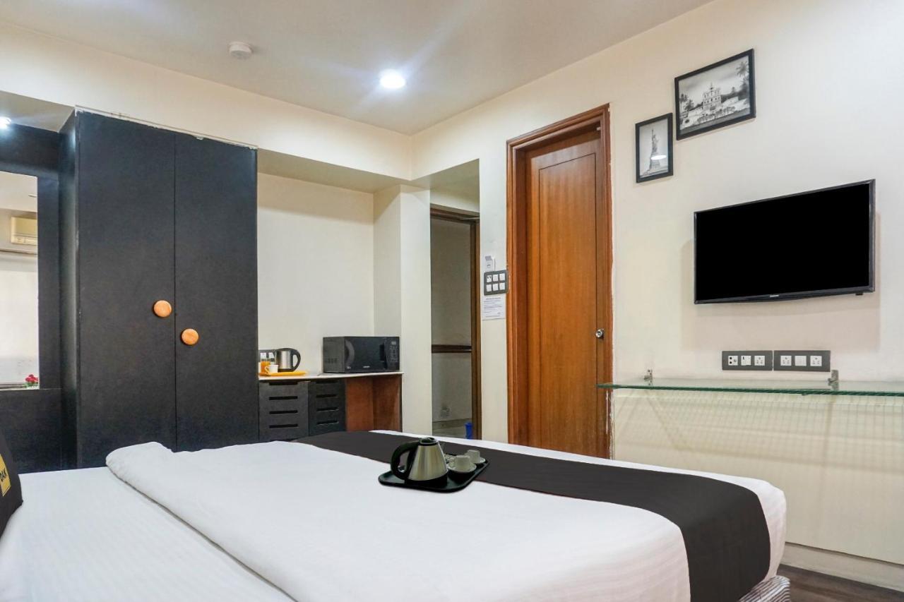Super Townhouse Oak Sr Hotel Wakad Pune Exterior photo