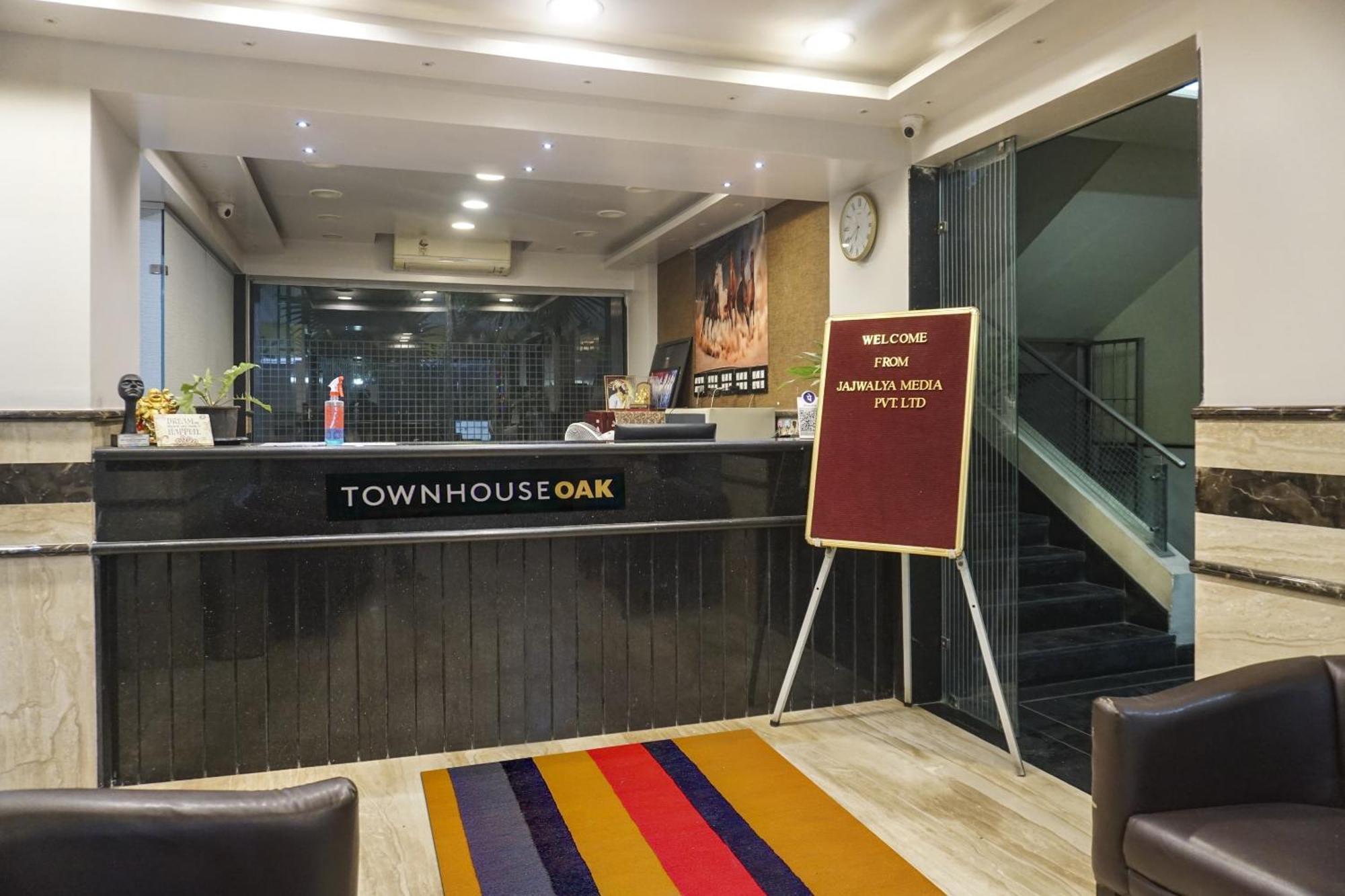 Super Townhouse Oak Sr Hotel Wakad Pune Exterior photo