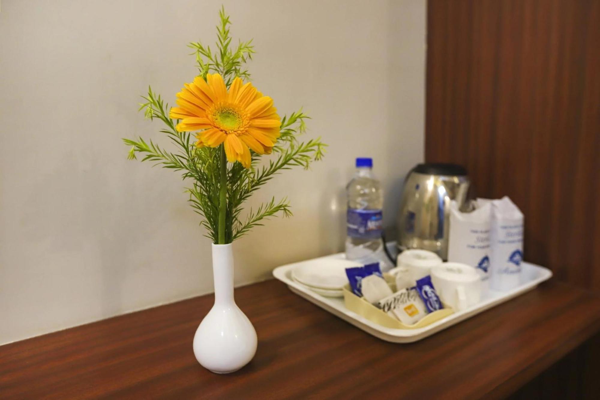 Super Townhouse Oak Sr Hotel Wakad Pune Exterior photo