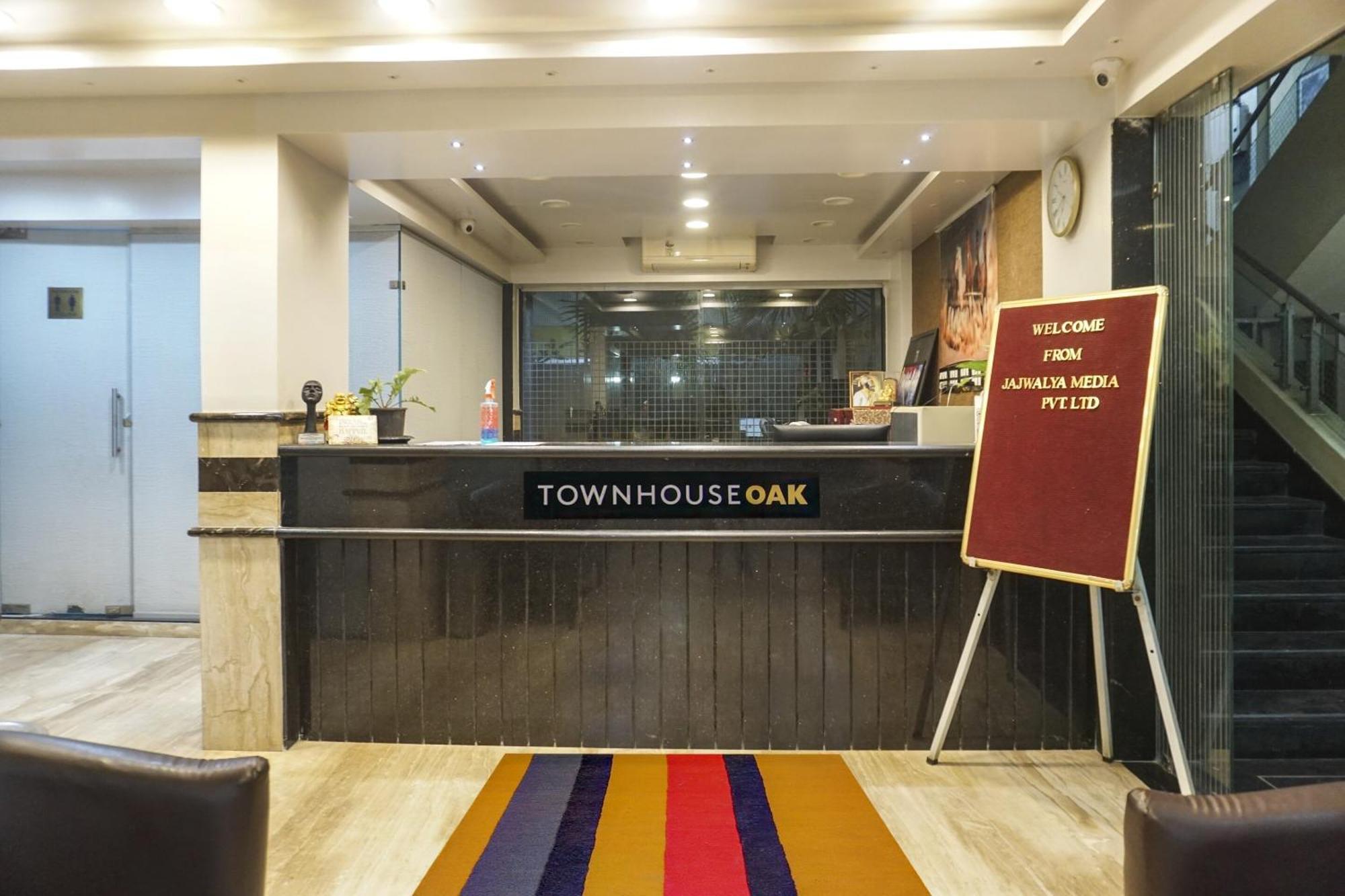 Super Townhouse Oak Sr Hotel Wakad Pune Exterior photo