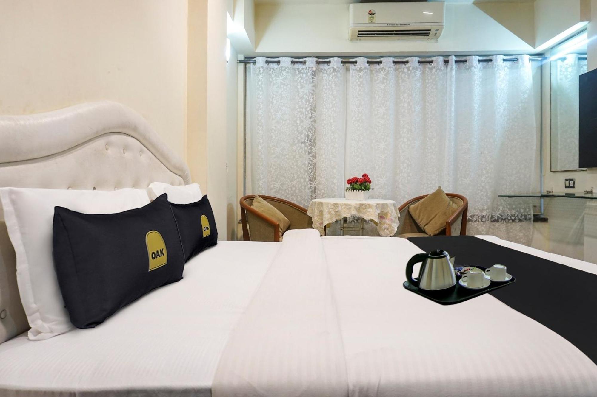 Super Townhouse Oak Sr Hotel Wakad Pune Exterior photo
