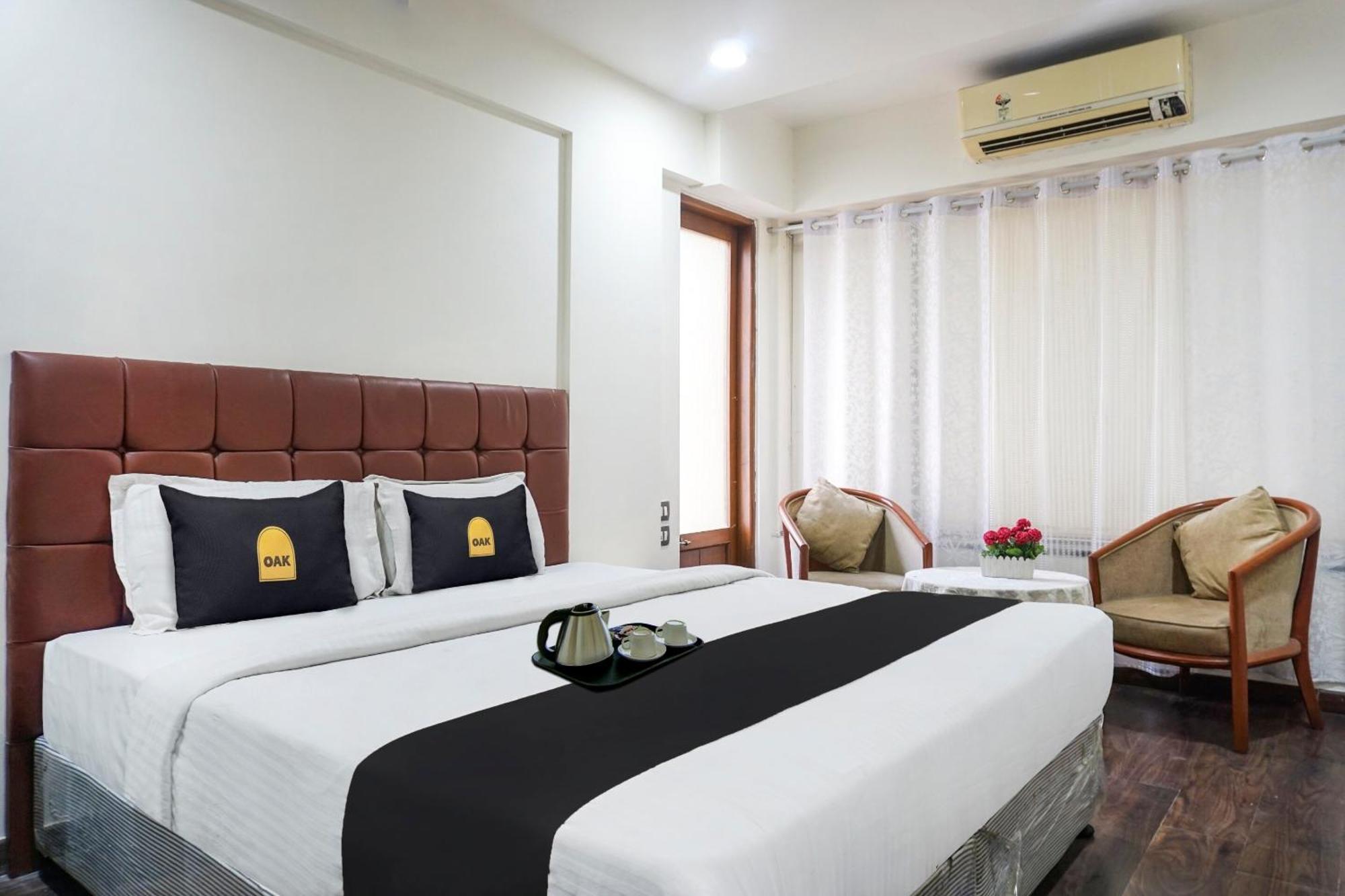 Super Townhouse Oak Sr Hotel Wakad Pune Exterior photo
