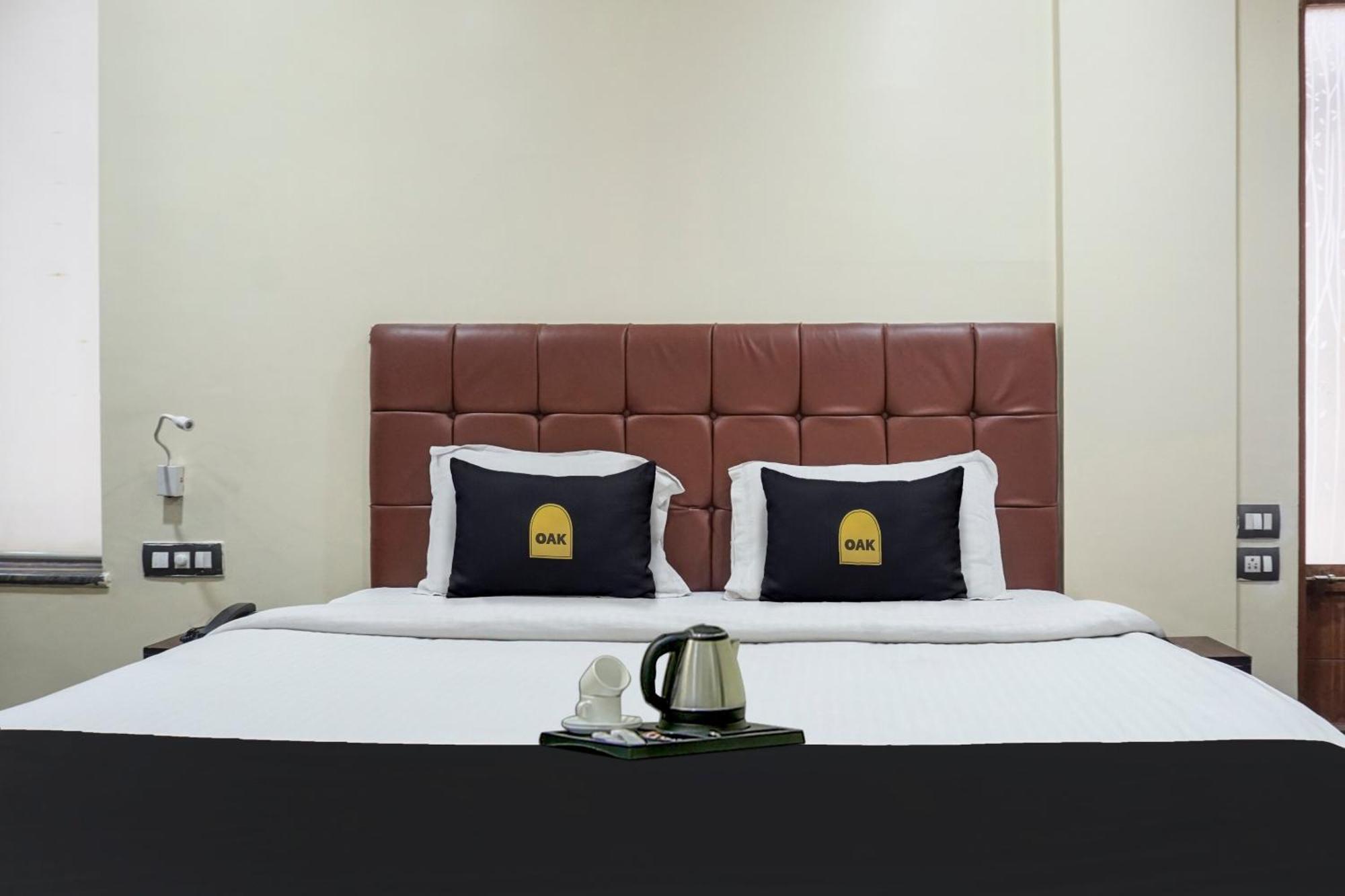 Super Townhouse Oak Sr Hotel Wakad Pune Exterior photo