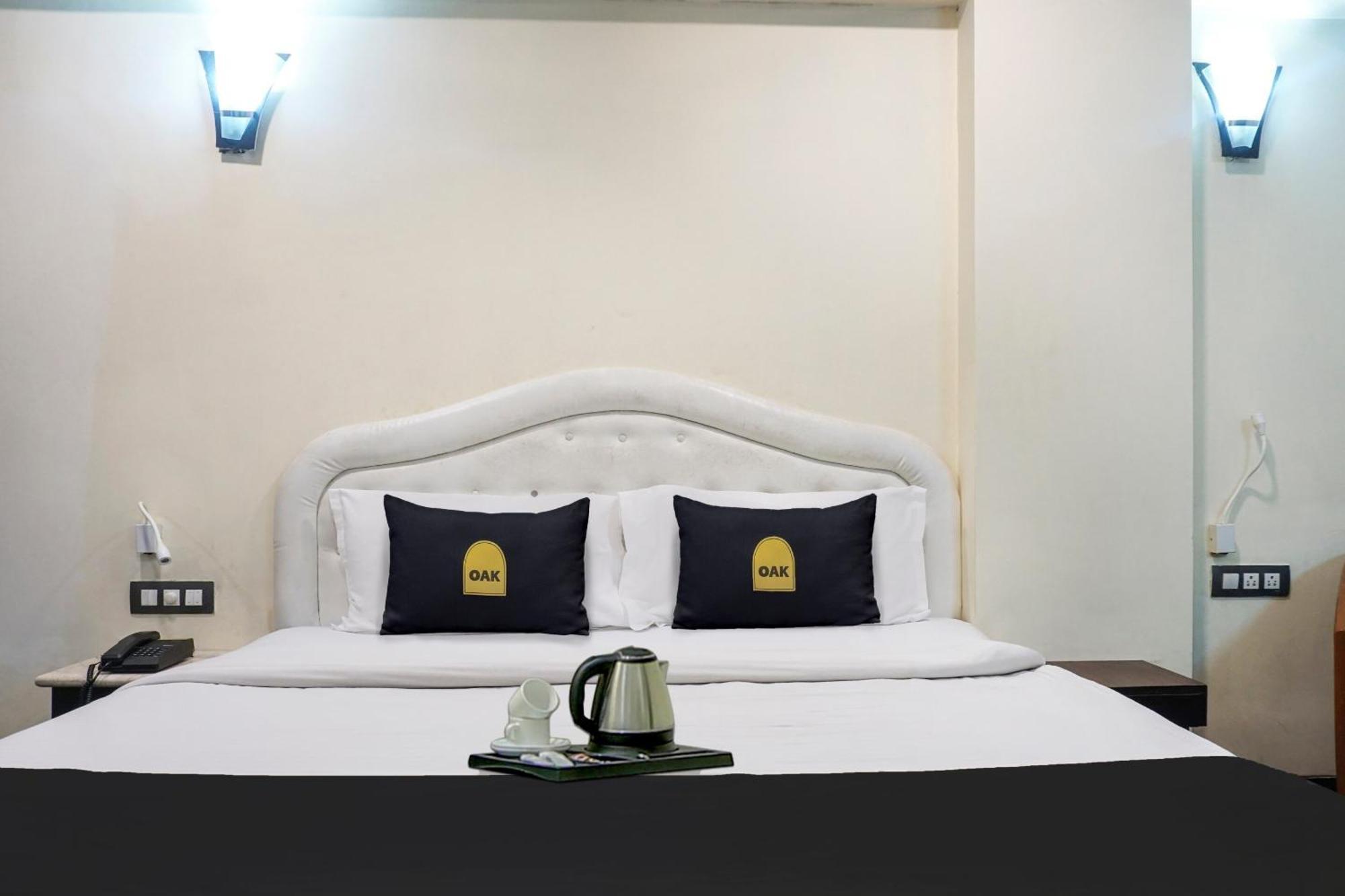Super Townhouse Oak Sr Hotel Wakad Pune Exterior photo